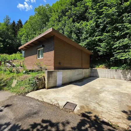 Chalet & Private Hot Tub Between And Mountain *